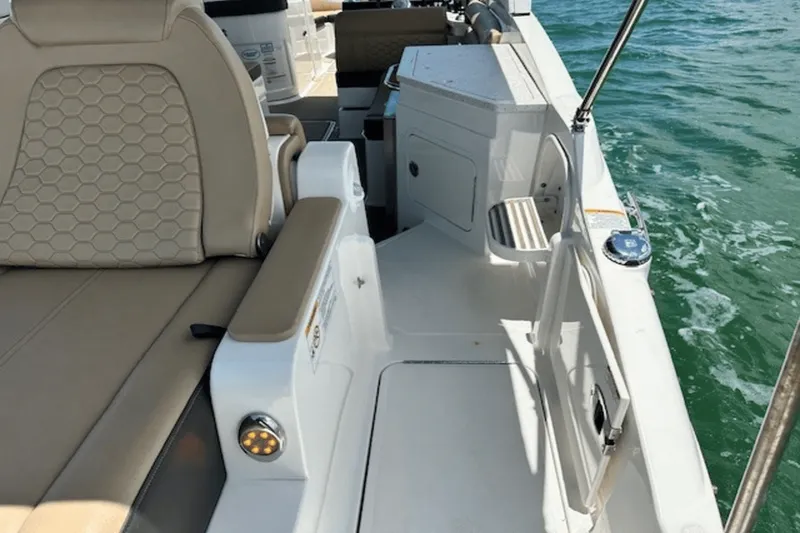 Slide: The Image of Sea Ray 290 SDX OB 2019 - 6