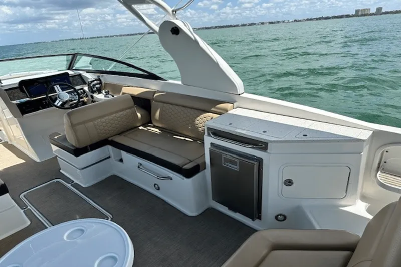 Slide: The Image of Sea Ray 290 SDX OB 2019 - 8