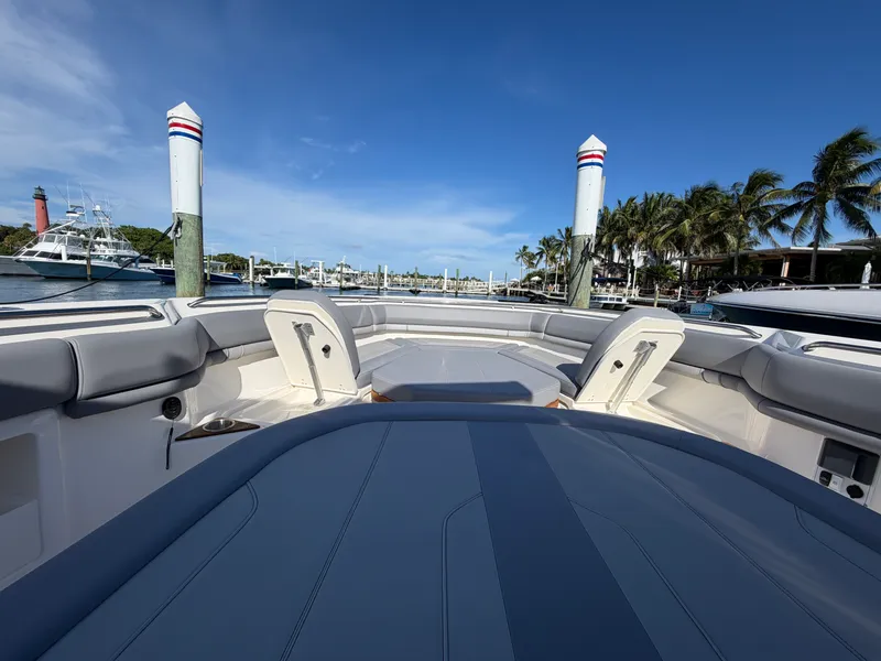Slide: The Image of Boston Whaler 380 Outrage 2026 - 17