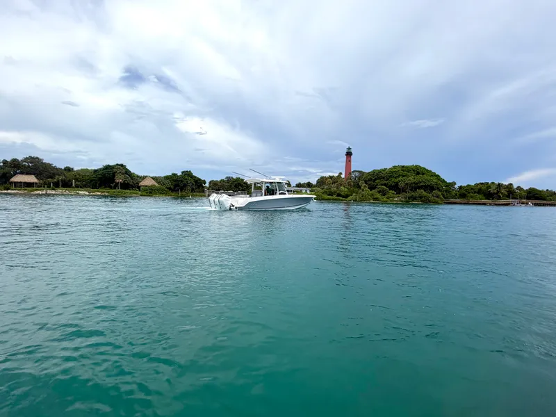 Slide: The Image of Boston Whaler 380 Outrage 2026 - 8