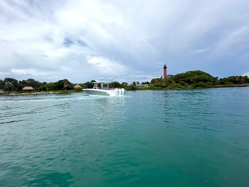 Slide: The Image of Boston Whaler 380 Outrage 2026 - 4