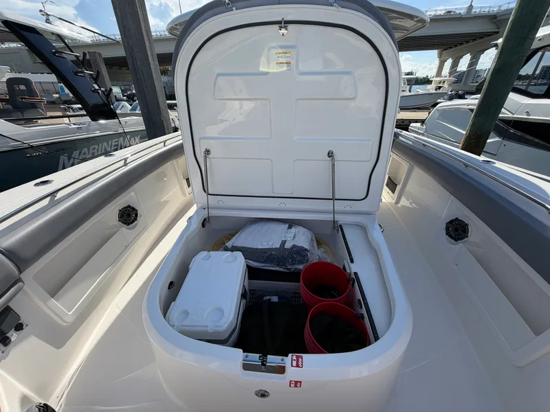 Slide: The Image of Boston Whaler 380 Outrage 2026 - 18