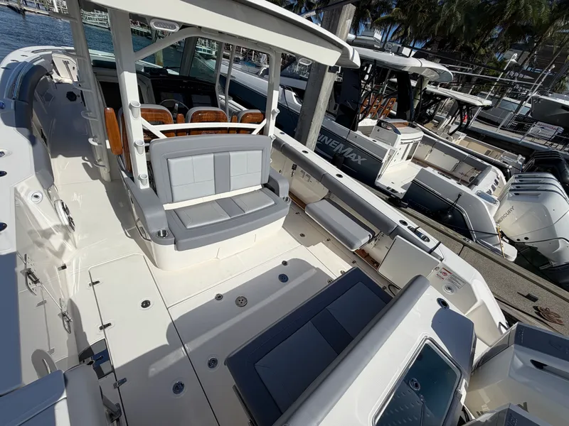 Slide: The Image of Boston Whaler 380 Outrage 2026 - 26