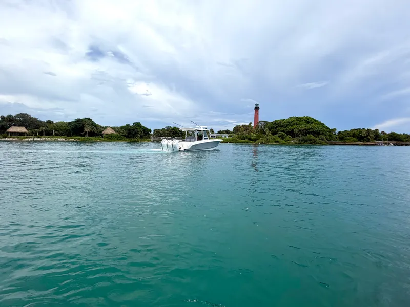 Slide: The Image of Boston Whaler 380 Outrage 2026 - 7