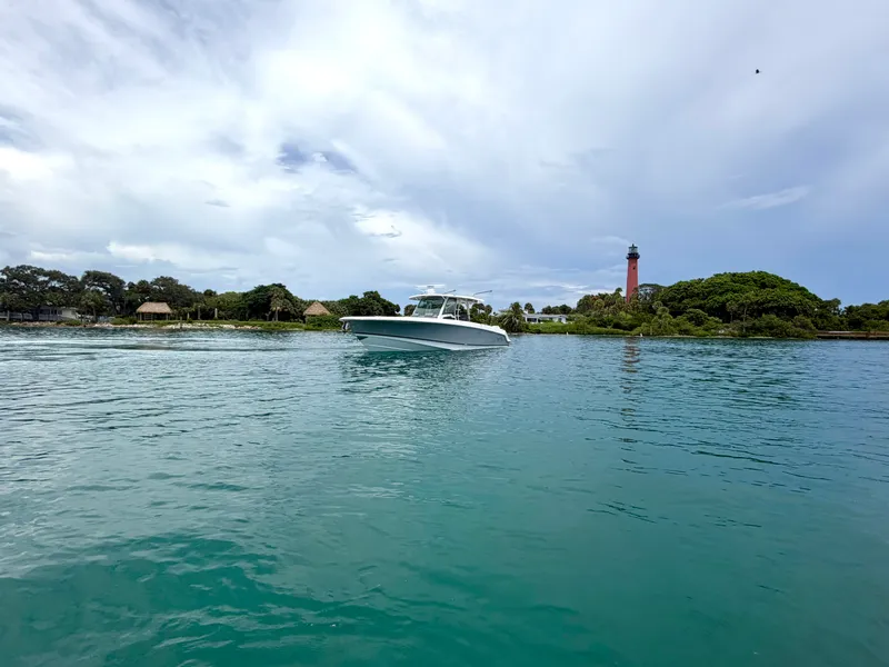 Slide: The Image of Boston Whaler 380 Outrage 2026 - 13