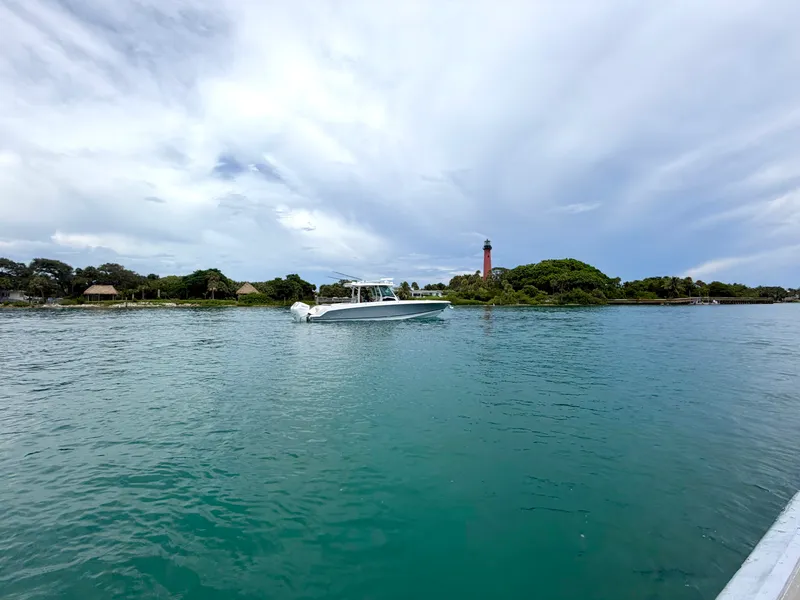 Slide: The Image of Boston Whaler 380 Outrage 2026 - 10