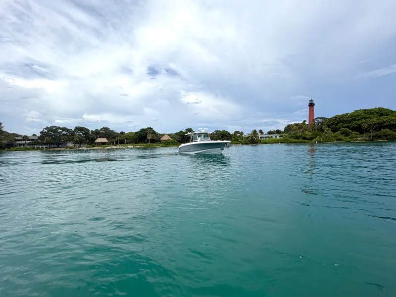 Slide: The Image of Boston Whaler 380 Outrage 2026 - 11