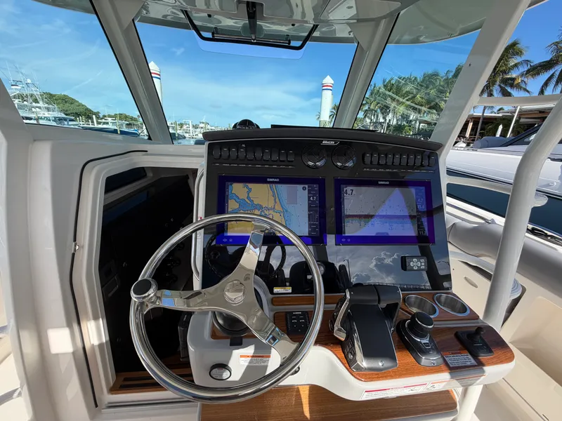 Slide: The Image of Boston Whaler 380 Outrage 2026 - 29