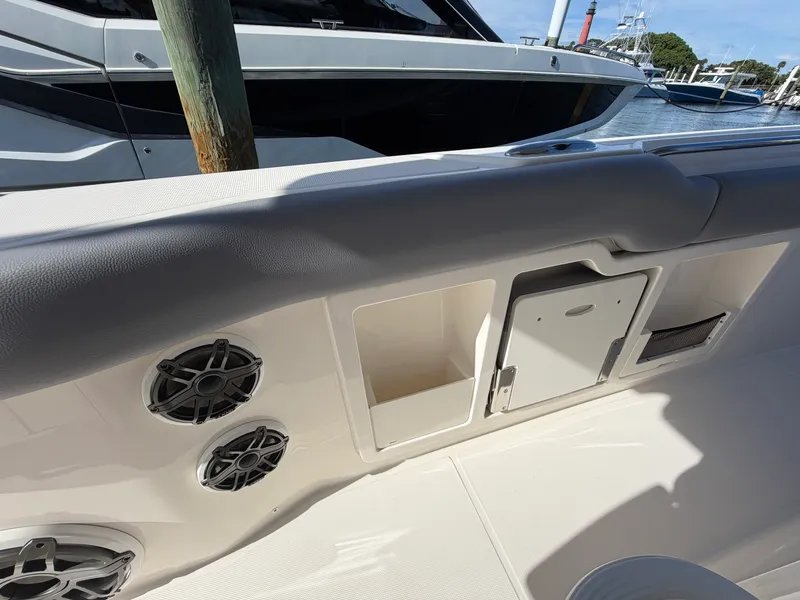 Slide: The Image of Boston Whaler 380 Outrage 2026 - 23