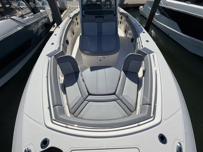 Slide: The Image of Boston Whaler 380 Outrage 2026 - 15