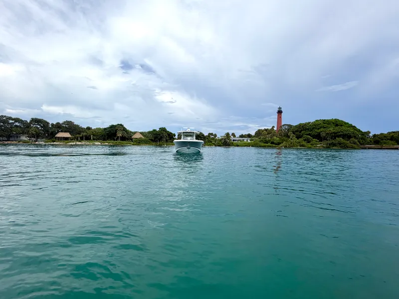 Slide: The Image of Boston Whaler 380 Outrage 2026 - 12