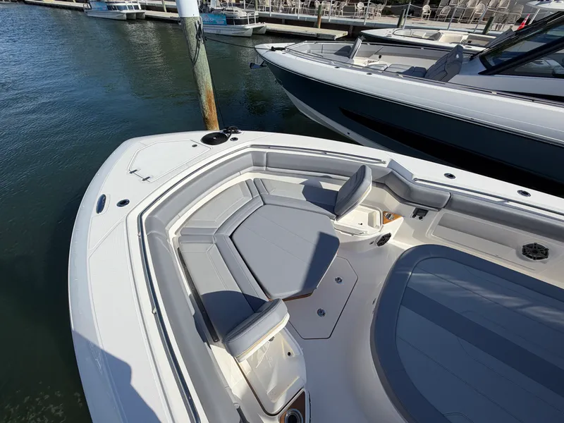 Slide: The Image of Boston Whaler 380 Outrage 2026 - 16