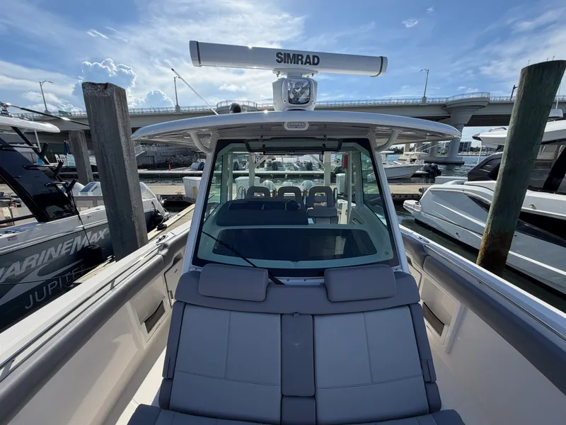 Slide: The Image of Boston Whaler 380 Outrage 2026 - 20