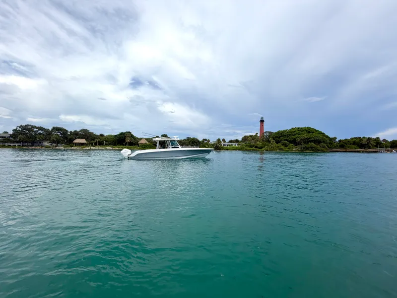 Slide: The Image of Boston Whaler 380 Outrage 2026 - 9