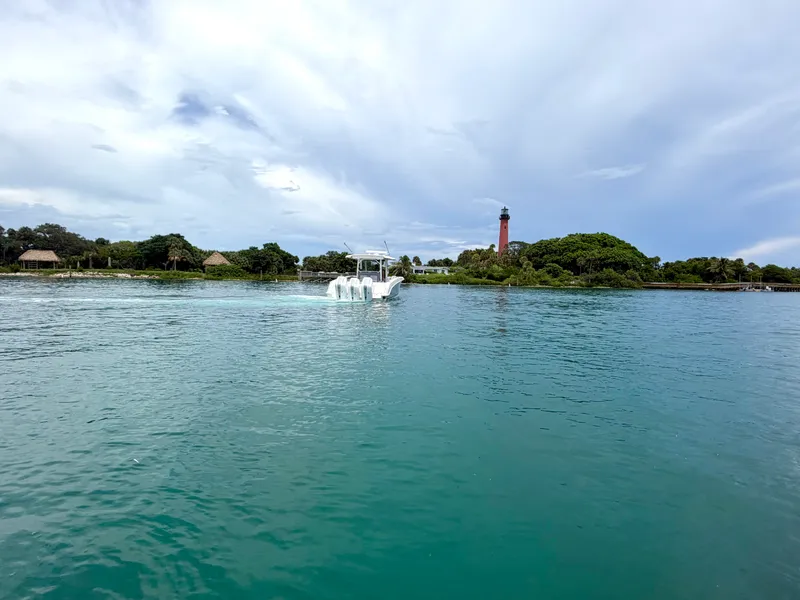 Slide: The Image of Boston Whaler 380 Outrage 2026 - 6