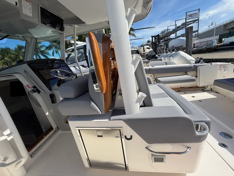 Slide: The Image of Boston Whaler 380 Outrage 2026 - 25