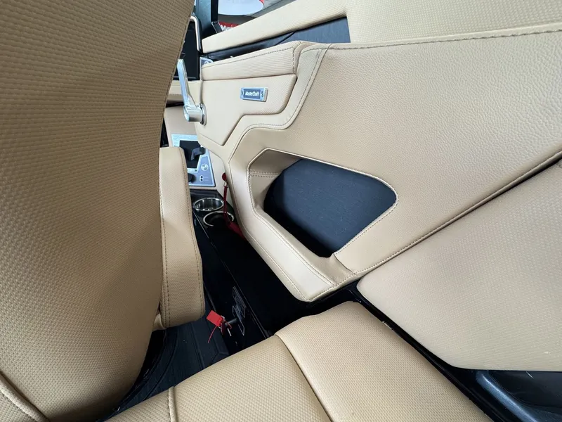 Slide: The Image of Mastercraft XT22 2026 - 12
