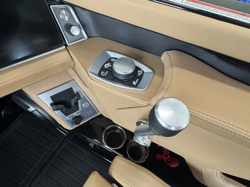 Slide: The Image of Mastercraft XT22 2026 - 17