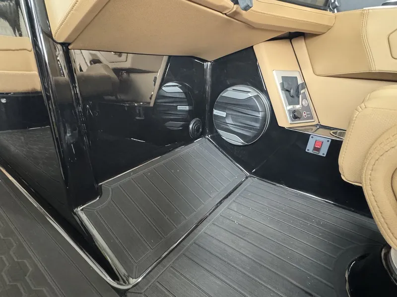 Slide: The Image of Mastercraft XT22 2026 - 19