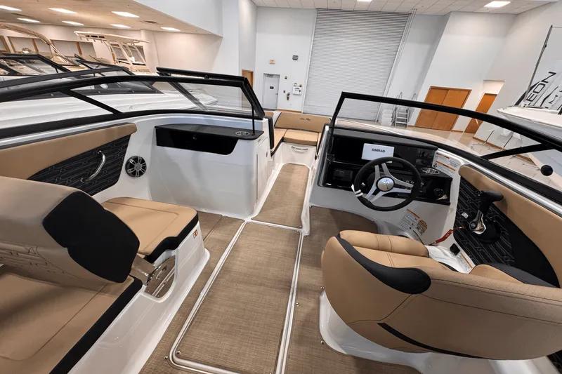 Slide: The Image of Sea Ray SPX 190 Outboard 2025 - 10