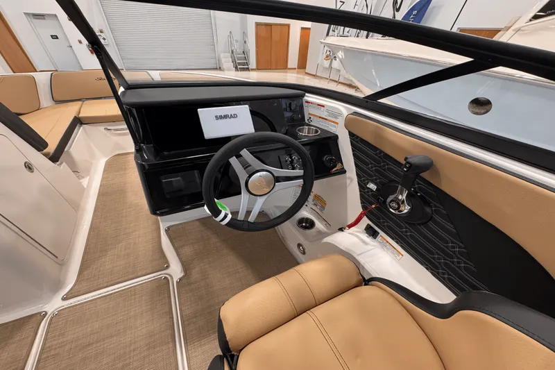 Slide: The Image of Sea Ray SPX 190 Outboard 2025 - 14