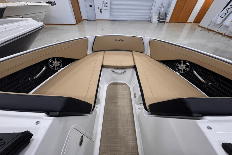 Slide: The Image of Sea Ray SPX 190 Outboard 2025 - 17