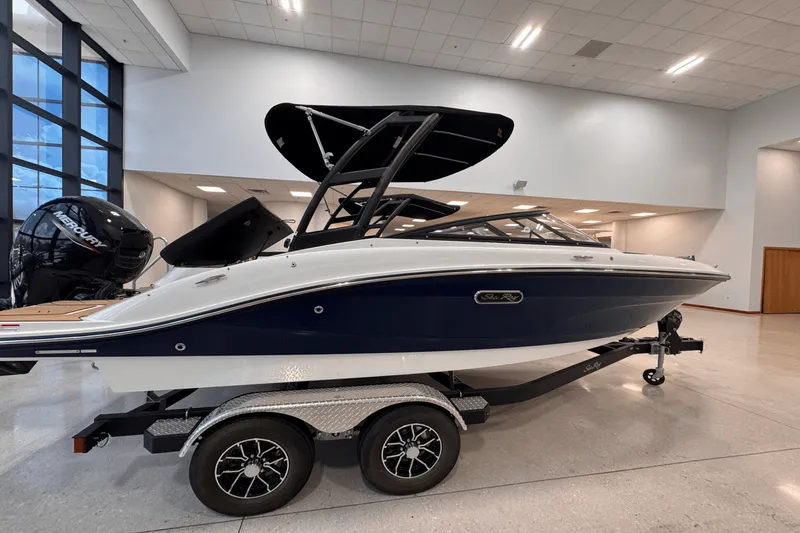 Slide: The Image of Sea Ray SPX 190 Outboard 2025 - 3