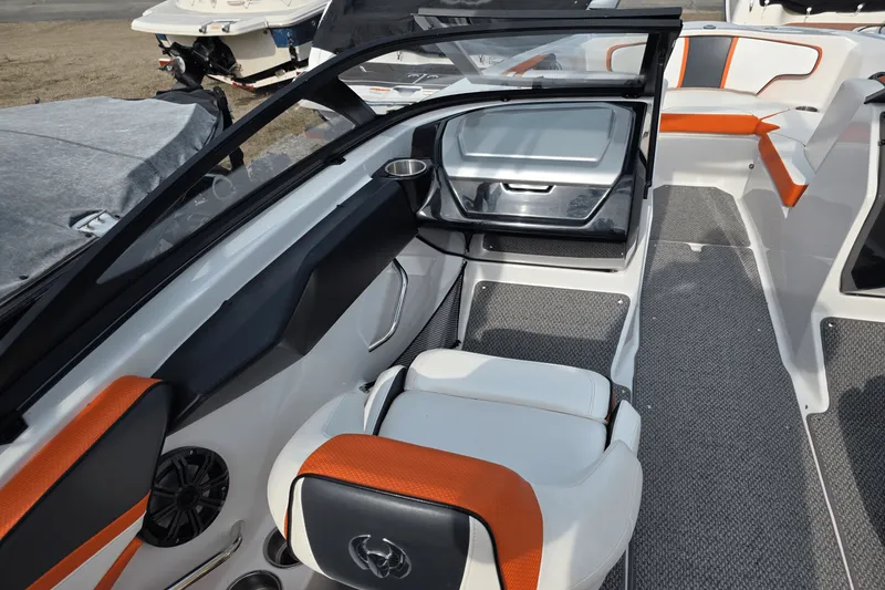 Slide: The Image of Scarab 215 HO IMPULSE 2016 - 2