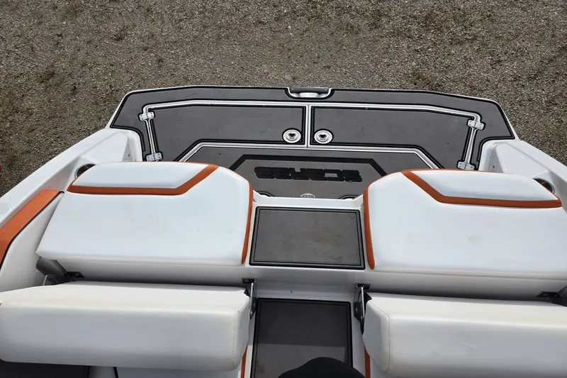 Slide: The Image of Scarab 215 HO IMPULSE 2016 - 5