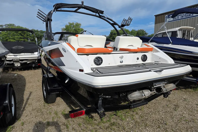 Slide: The Image of Scarab 215 HO IMPULSE 2016 - 6