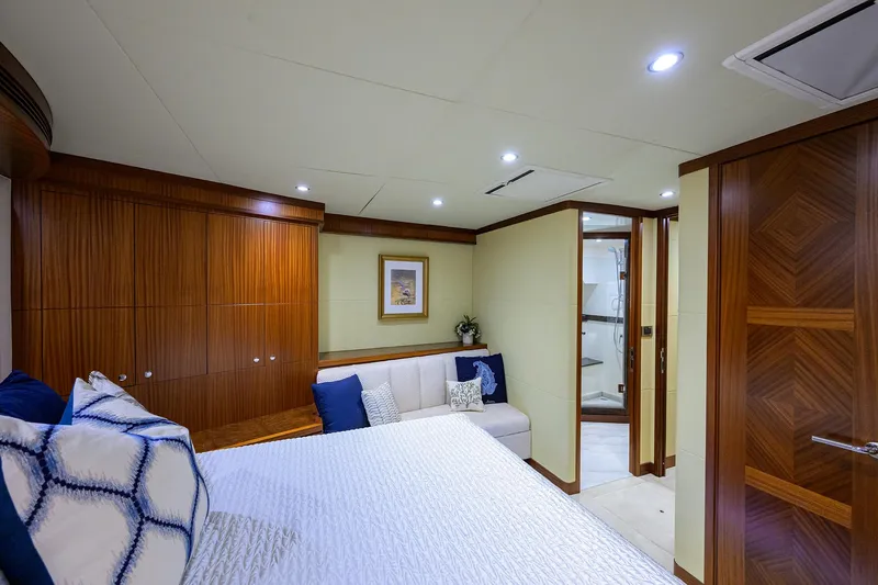 Slide: The Image of Ocean Alexander Sky Lounge 2013 - 126