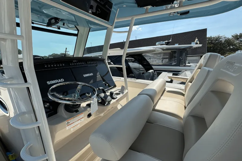 Slide: The Image of Boston Whaler 330 Outrage 2026 - 16