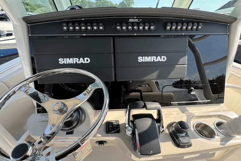 Slide: The Image of Boston Whaler 330 Outrage 2026 - 19