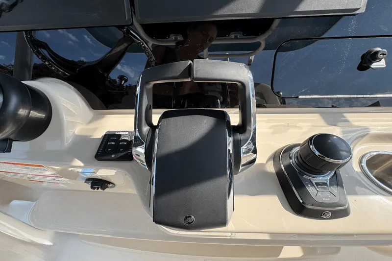 Slide: The Image of Boston Whaler 330 Outrage 2026 - 20