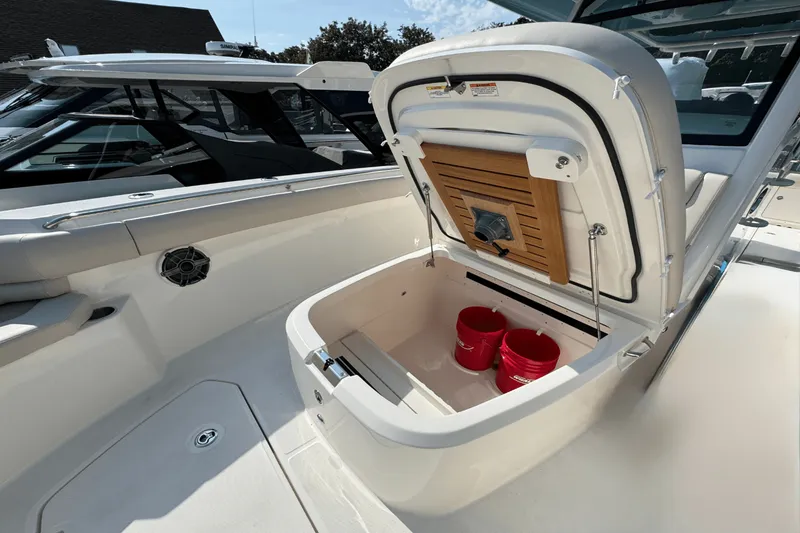 Slide: The Image of Boston Whaler 330 Outrage 2026 - 27