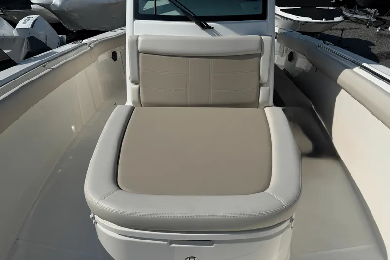 Slide: The Image of Boston Whaler 330 Outrage 2026 - 29
