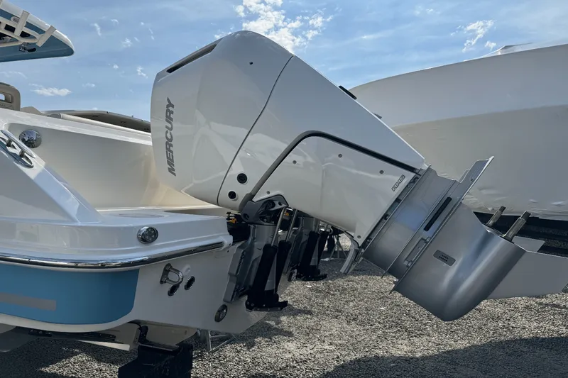 Slide: The Image of Boston Whaler 330 Outrage 2026 - 3