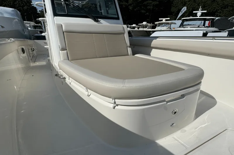Slide: The Image of Boston Whaler 330 Outrage 2026 - 30
