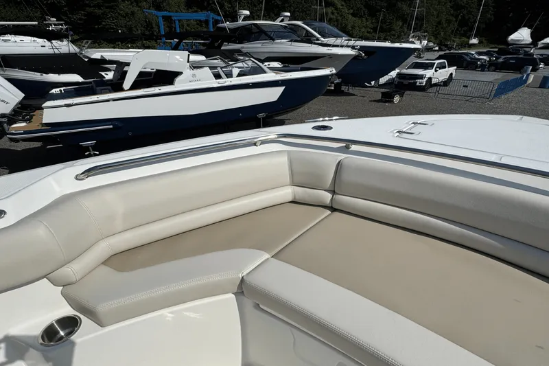Slide: The Image of Boston Whaler 330 Outrage 2026 - 33