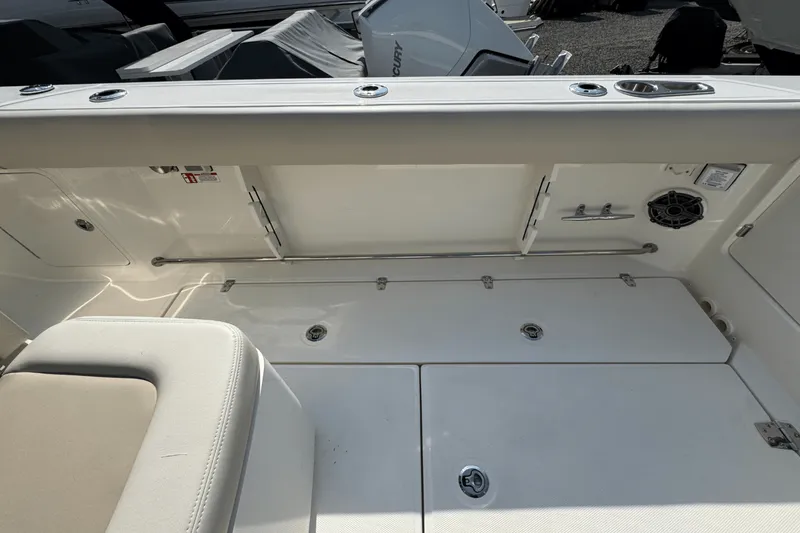 Slide: The Image of Boston Whaler 330 Outrage 2026 - 9