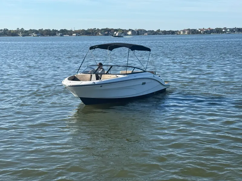 Slide: The Image of Sea Ray SPX 210 2025 - 3