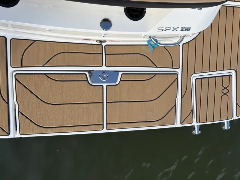 Slide: The Image of Sea Ray SPX 210 2025 - 6