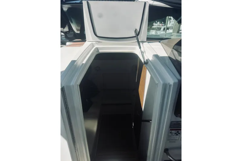 Slide: The Image of Cruisers 328 Bow Rider 2015 - 32