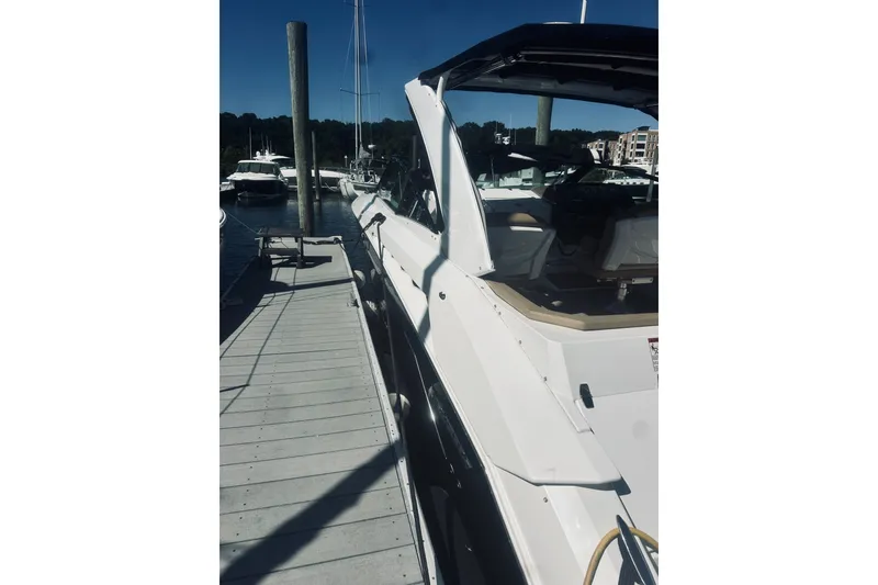 Slide: The Image of Cruisers 328 Bow Rider 2015 - 30