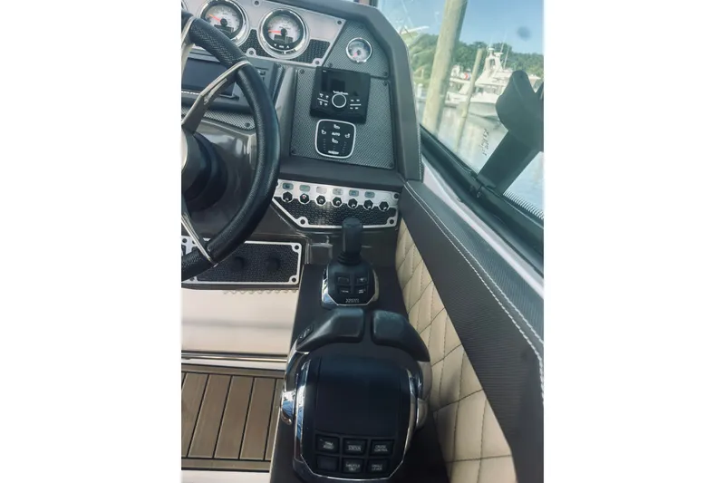 Slide: The Image of Cruisers 328 Bow Rider 2015 - 55