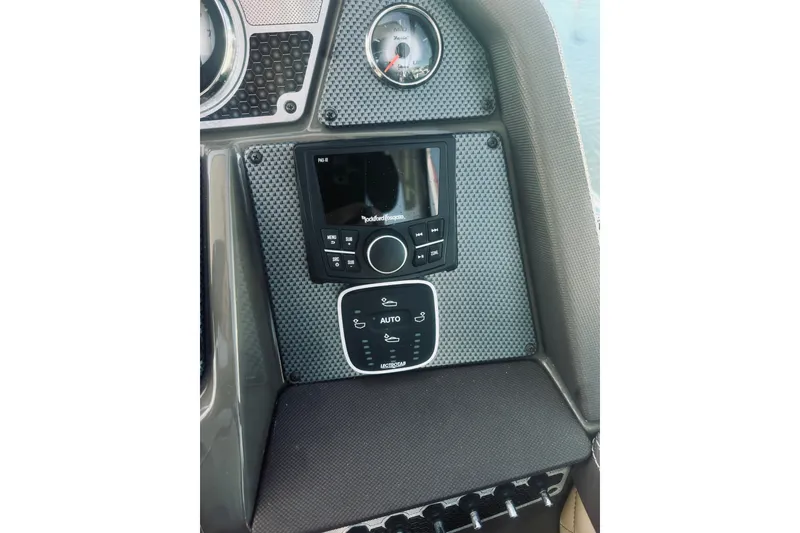 Slide: The Image of Cruisers 328 Bow Rider 2015 - 53