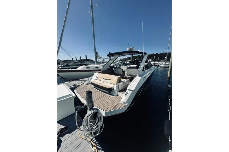 Slide: The Image of Cruisers 328 Bow Rider 2015 - 1