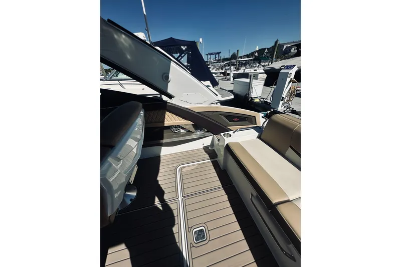 Slide: The Image of Cruisers 328 Bow Rider 2015 - 27