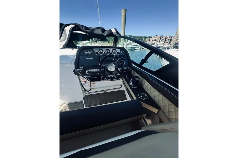 Slide: The Image of Cruisers 328 Bow Rider 2015 - 29