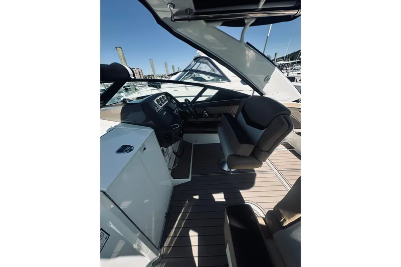 Slide: The Image of Cruisers 328 Bow Rider 2015 - 22